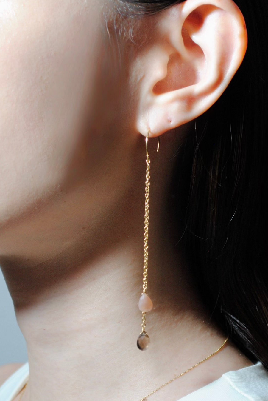 (ピーチムーンストーン&スモーキークオーツ/gold) fancy swing earring