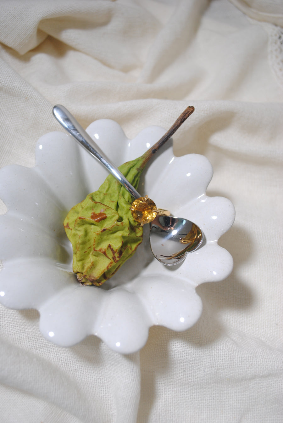 (Golden Green Quartz/Gold) Kitty Nails Ring