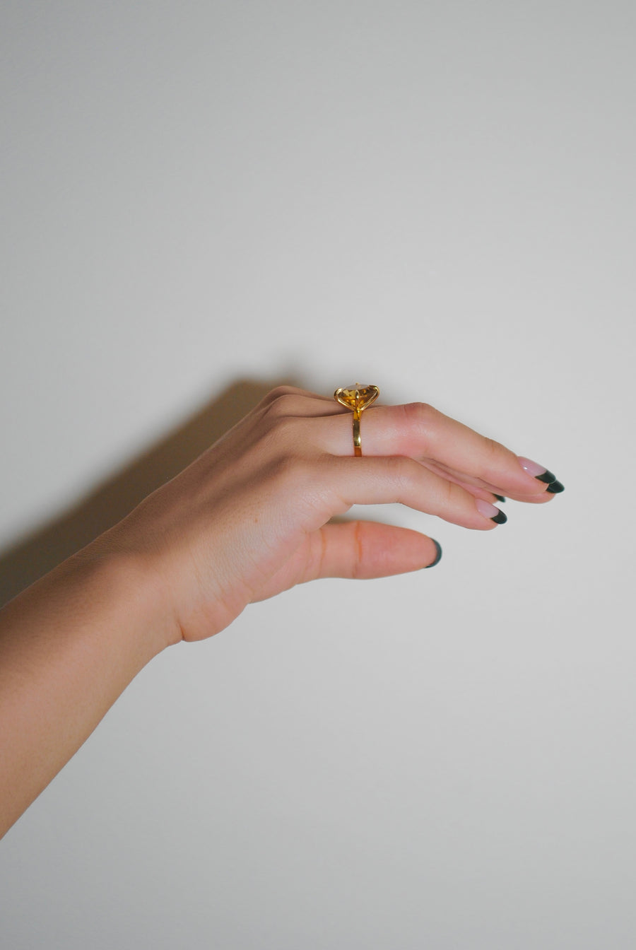 (Golden Green Quartz/Gold) Kitty Nails Ring