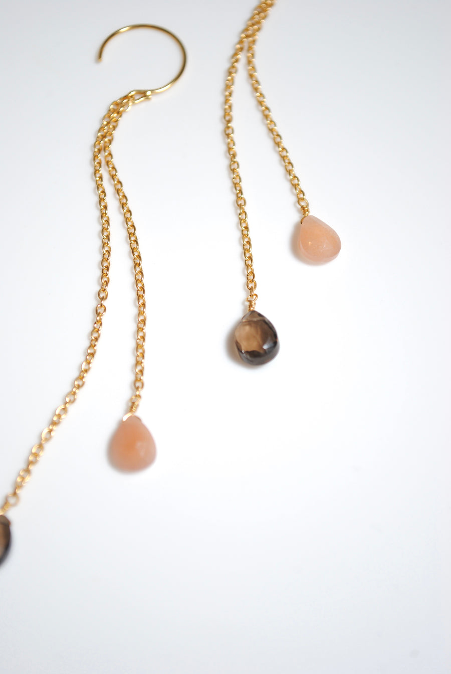 (ピーチムーンストーン&スモーキークオーツ/gold) fancy swing earring