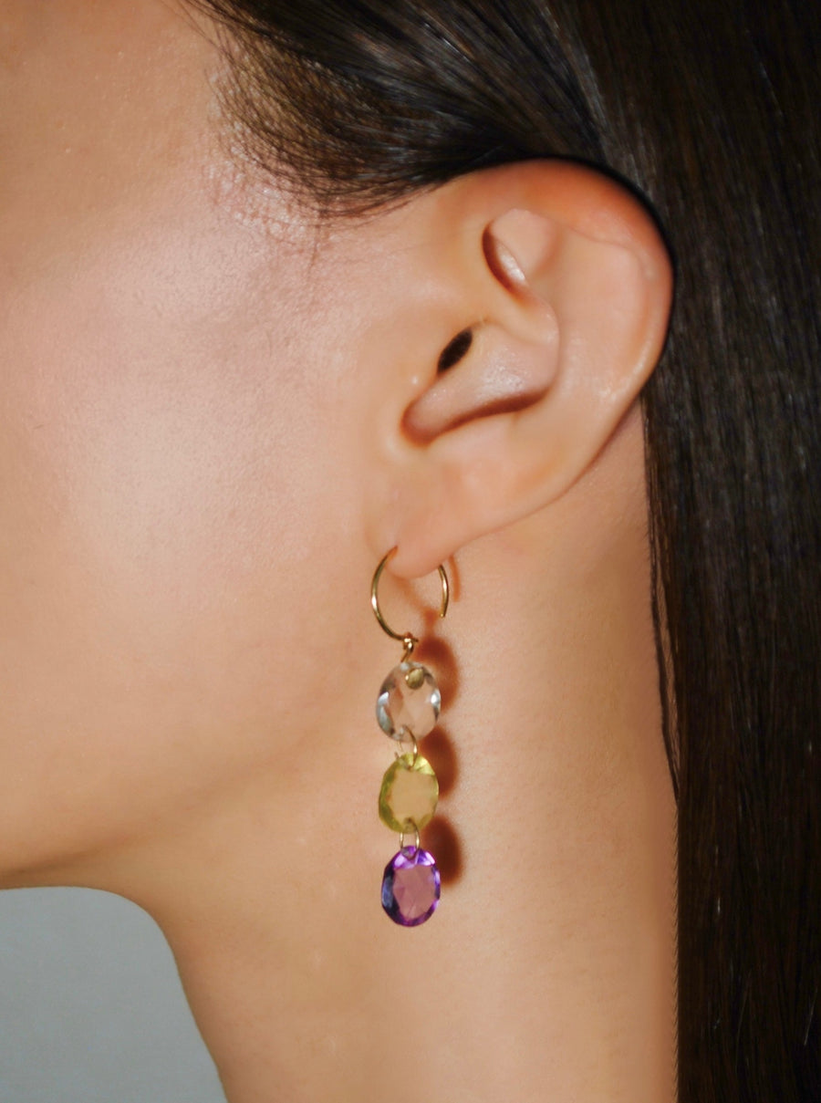 (Pastel multi-stone/gold) swing trio pierced earring