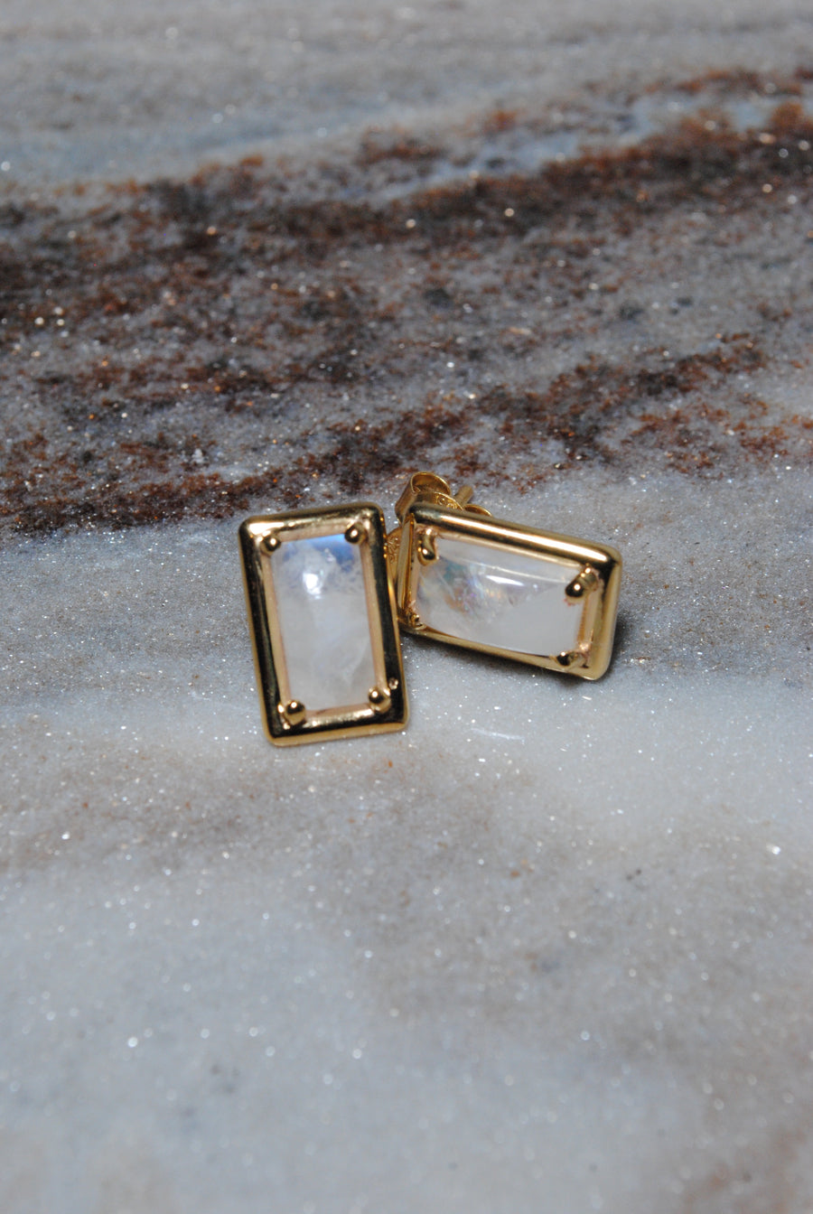 (レインボームーンストーン/gold) rope around-rect- earring