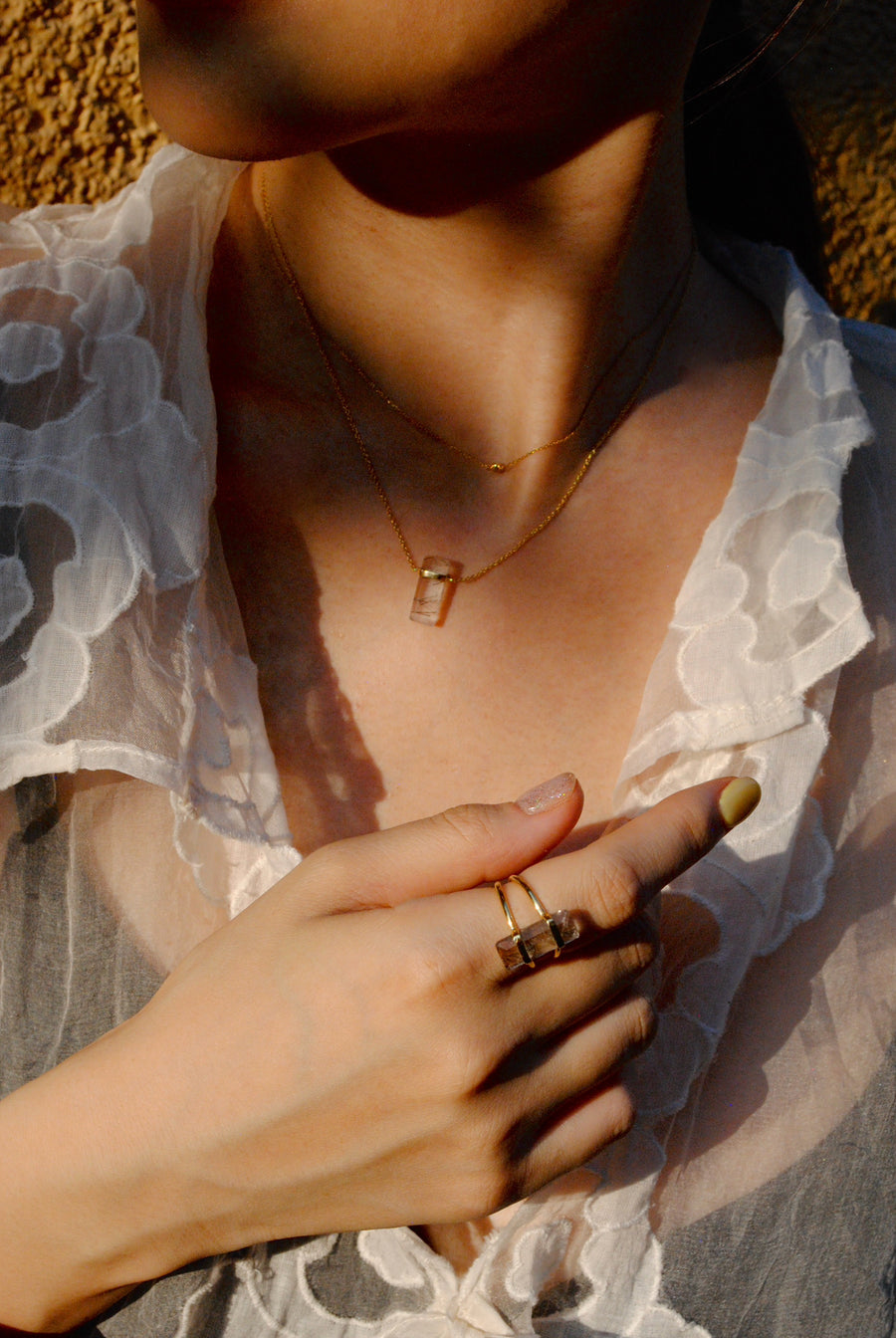 (Black rutilated quartz/gold) rect bandage ring