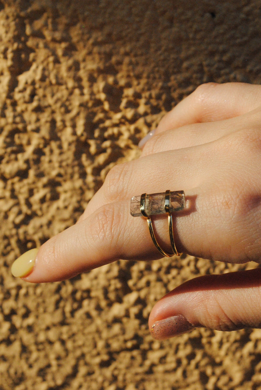 (Black rutilated quartz/gold) rect bandage ring