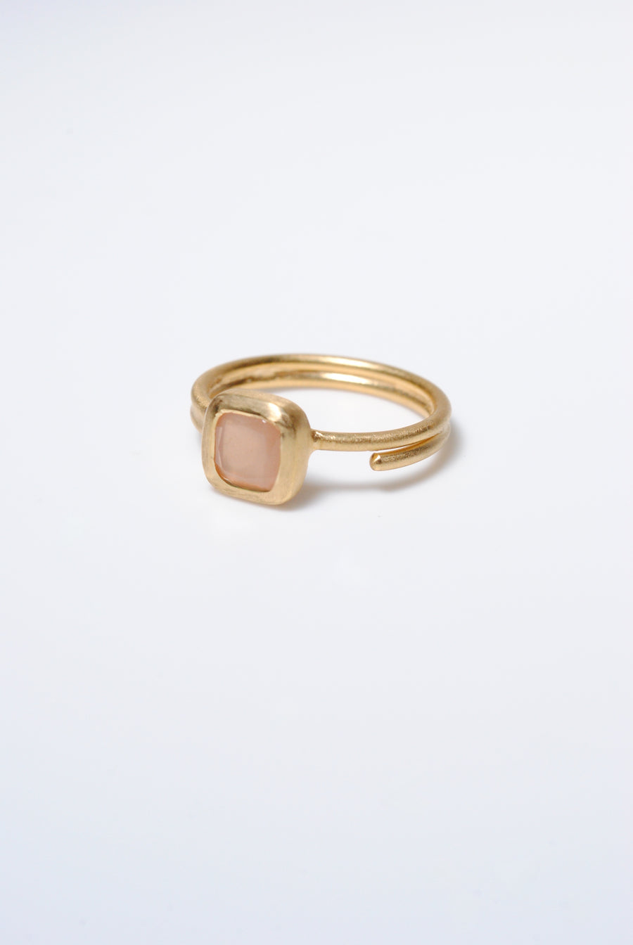 (Peach Moonstone/gold) Alma Ring