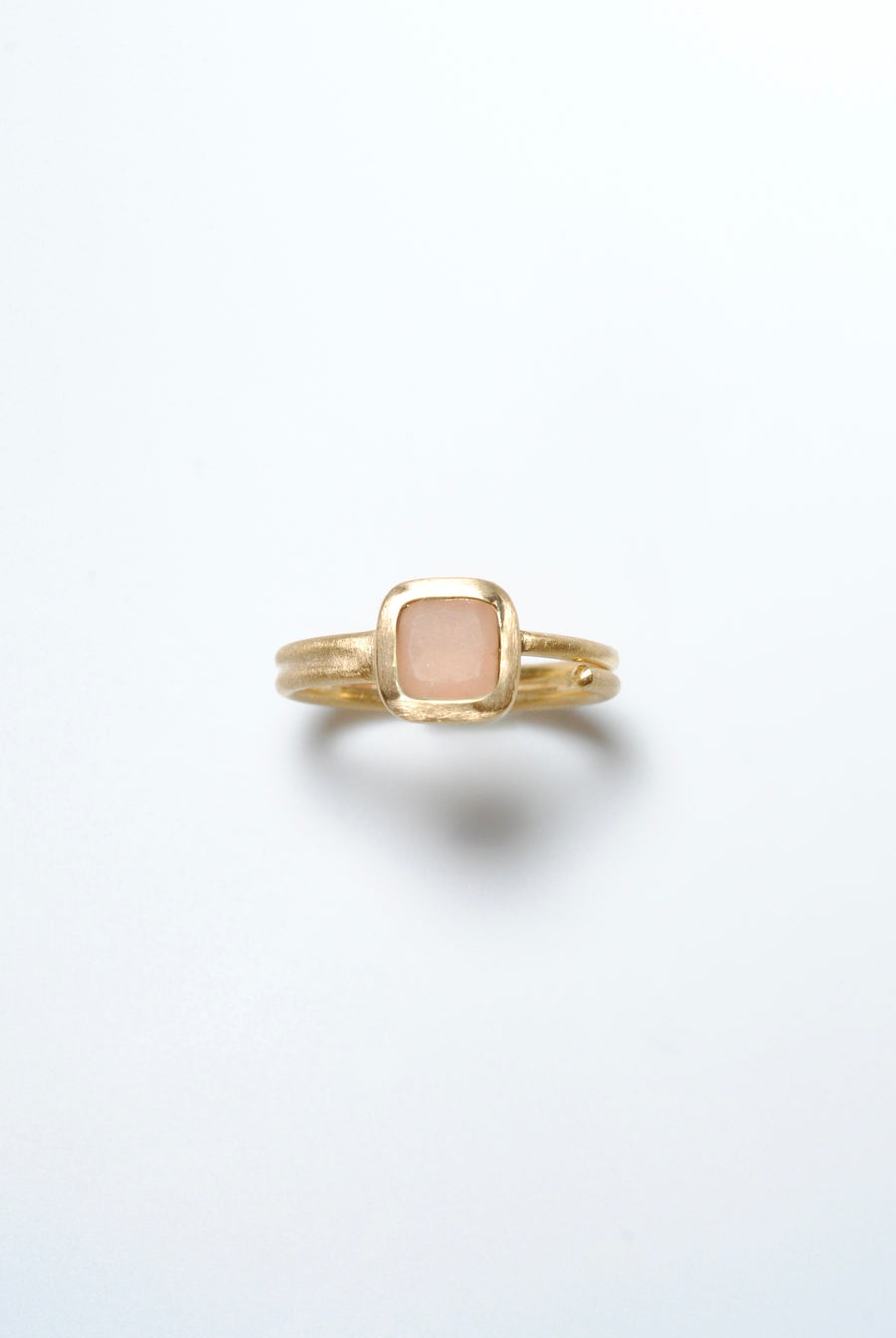 (Peach Moonstone/gold) Alma Ring