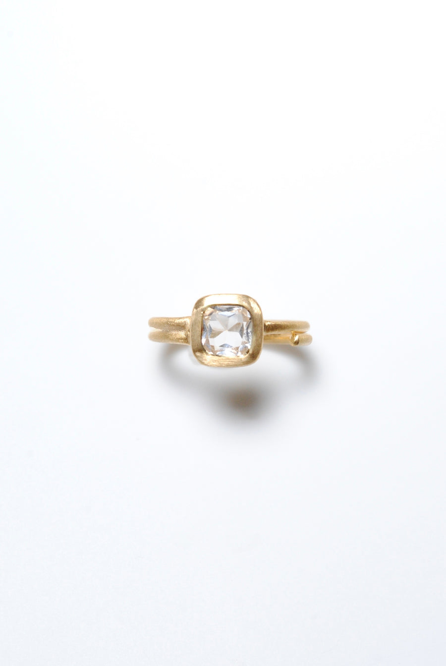 (White topaz/gold) Alma ring