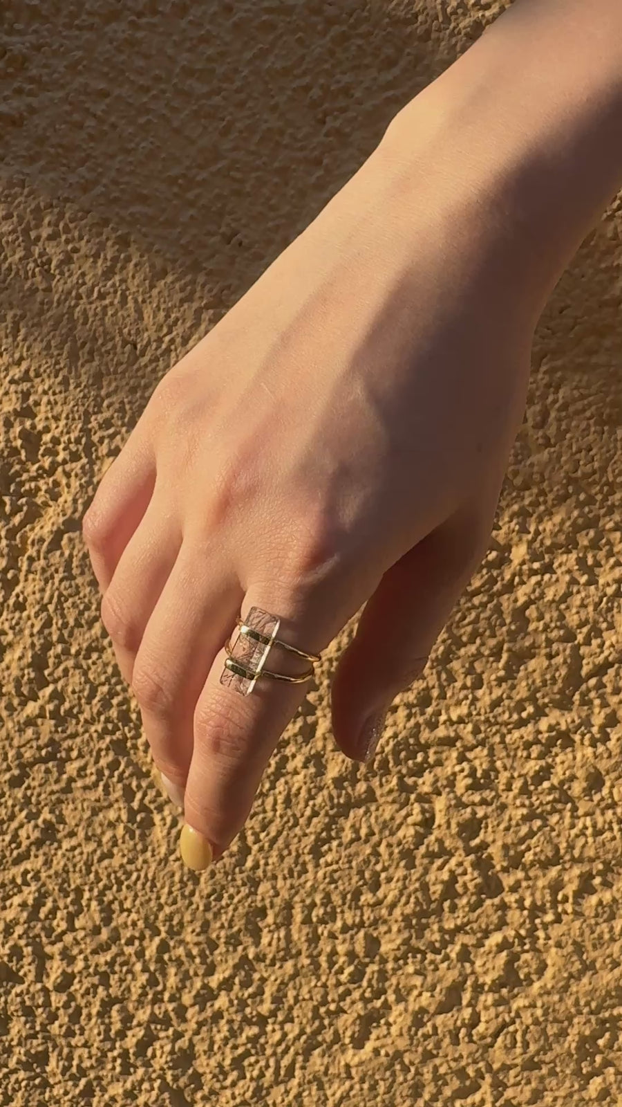 (Black rutilated quartz/gold) rect bandage ring