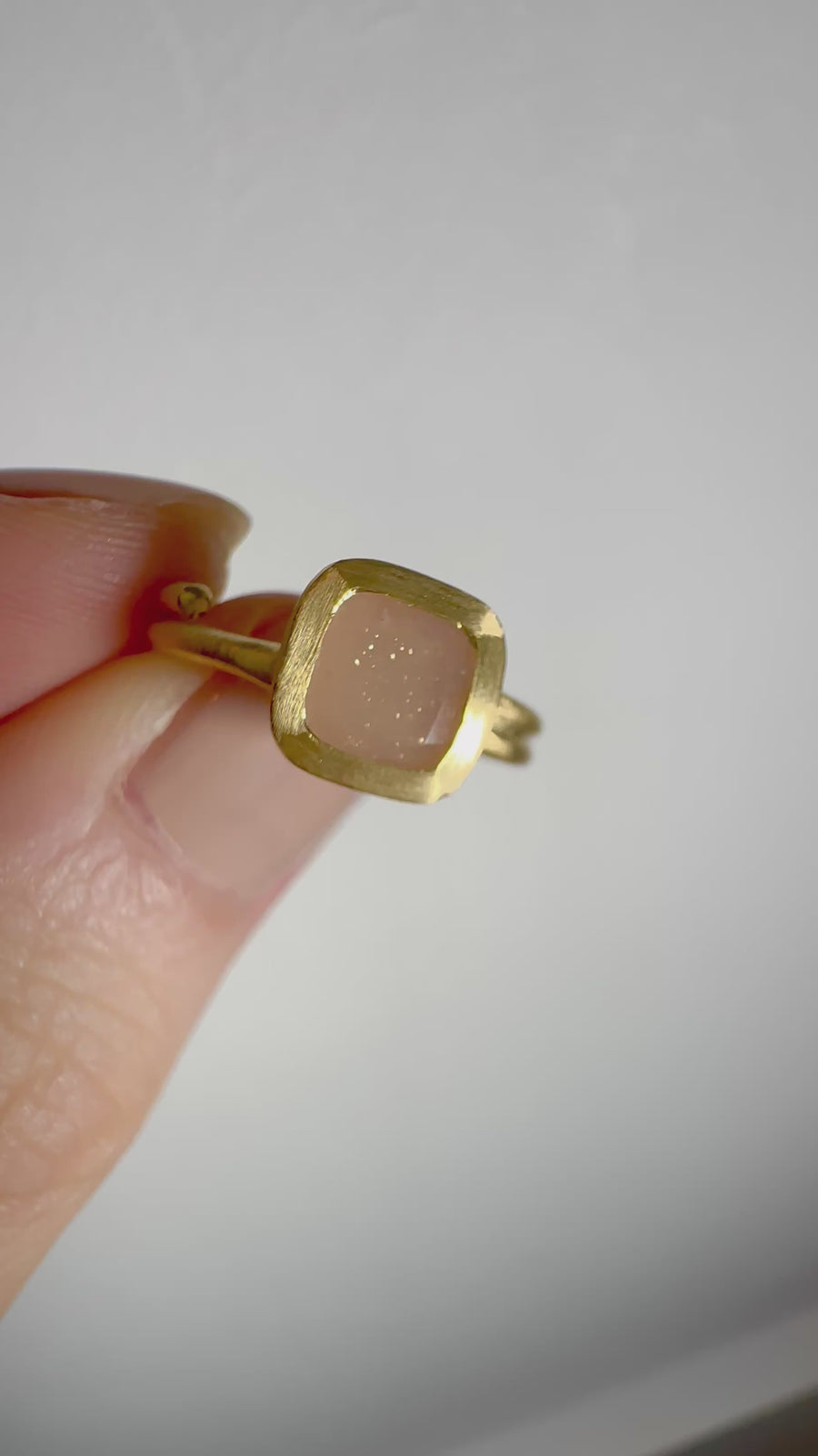 (Peach Moonstone/gold) Alma Ring