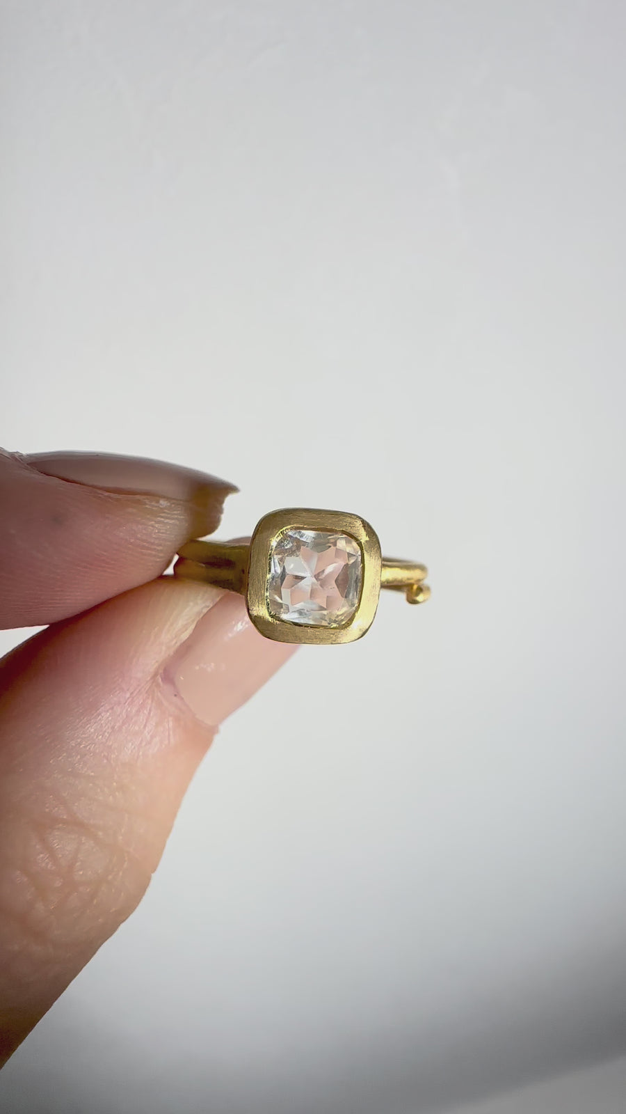 (White topaz/gold) Alma ring