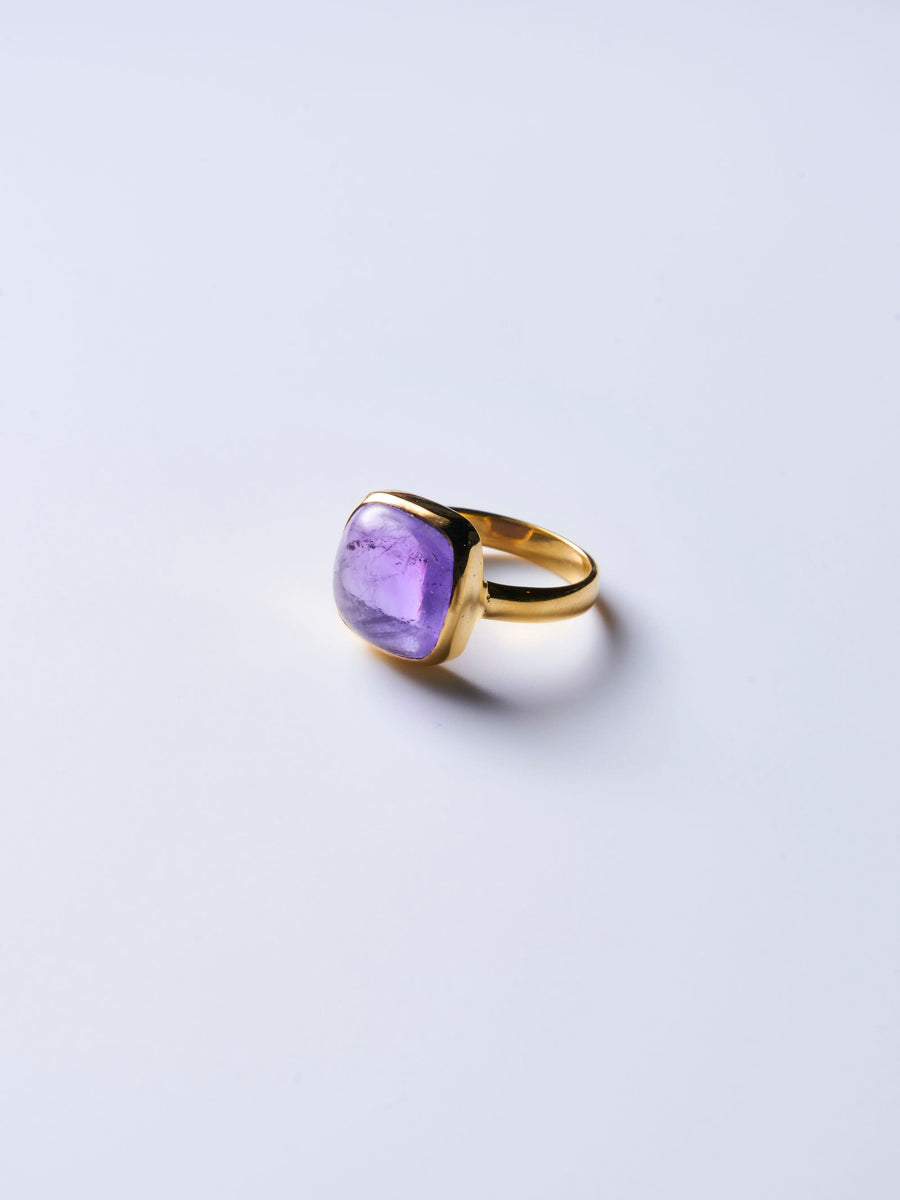 (Amethyst/gold) square cabochon ring