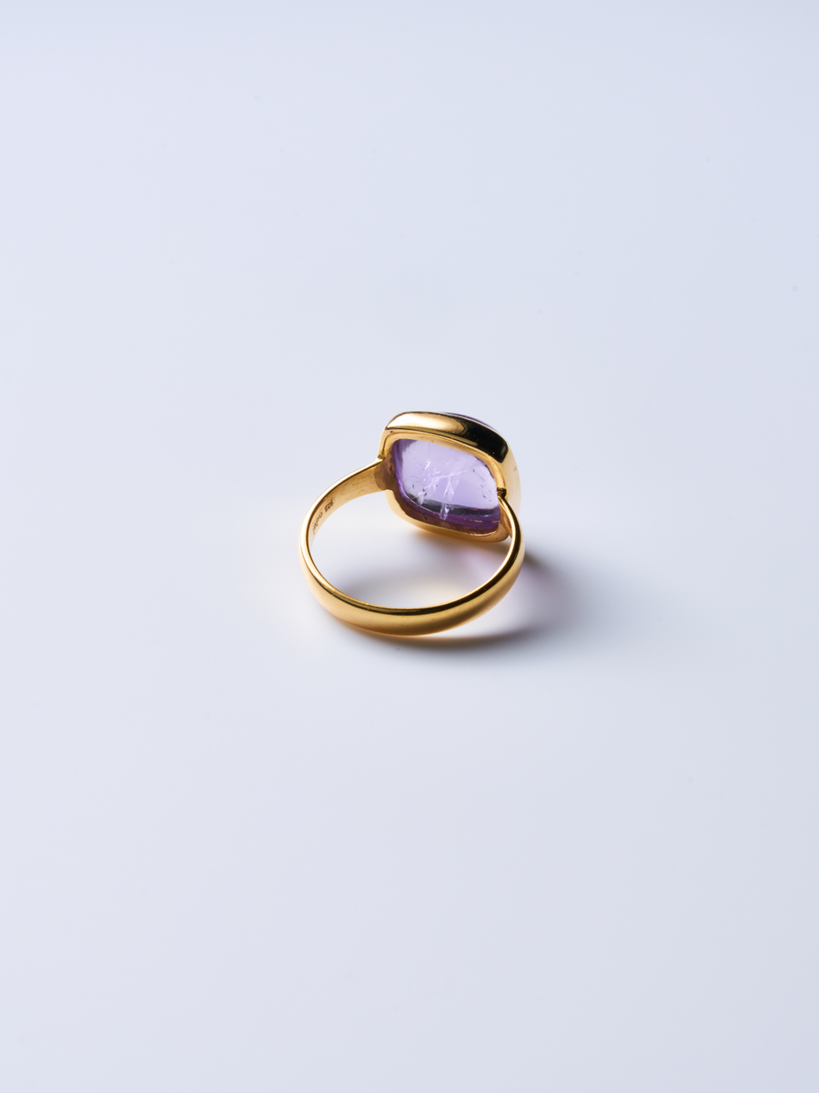 アメジスト/gold,square chabochon ring 裏側右フリ
