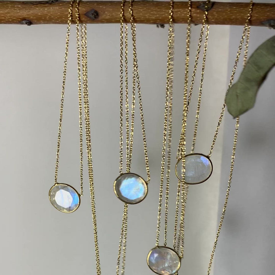 Rainbow Moonstone (gold): Oval Flower Necklace