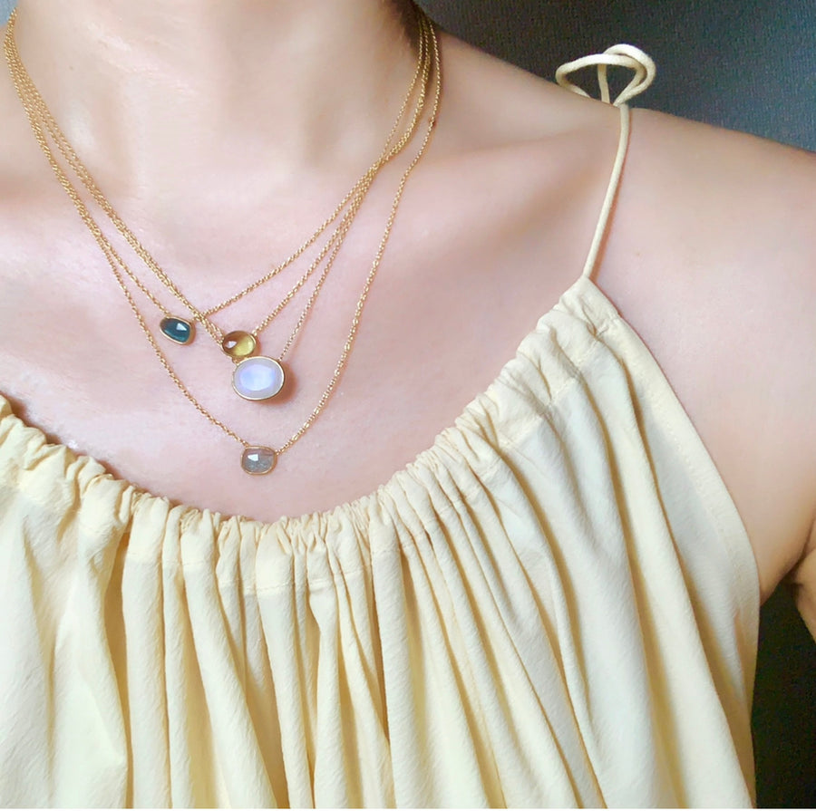 Rainbow Moonstone (gold): Oval Flower Necklace